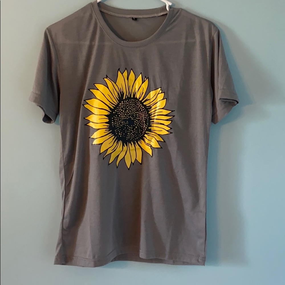 Gray sunflower tee
